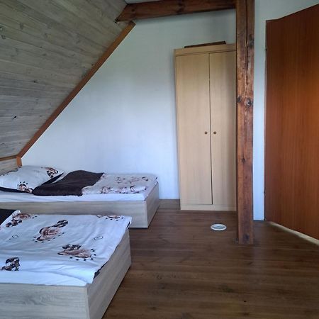 Bizon Pension Sadowne Buitenkant foto